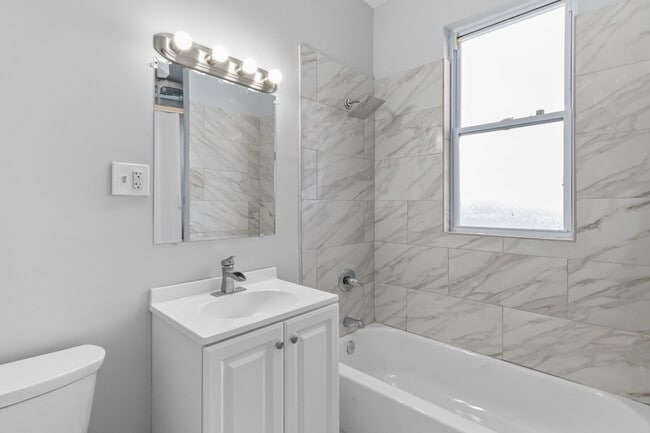 Building Photo - Spacious 3-Bedroom | 1-Bath | Shared Laund...
