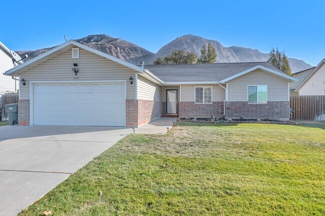 Building Photo - 3 Bed - 2.5 Bath, Beautiful Home in Ogden - Fully Fenced Yard! - Available on June 10th!