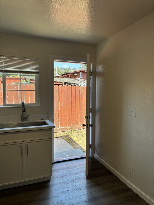 Building Photo - 1778 Oriole Ave