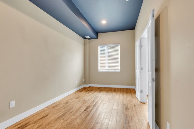 Building Photo - 3119 W 19th Ave