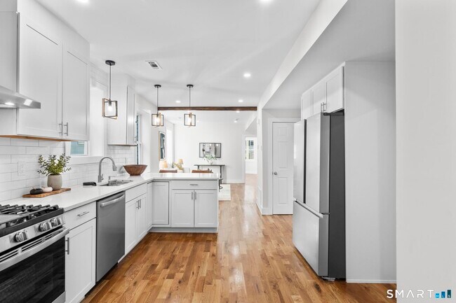 Building Photo - 54 Plaza Ave