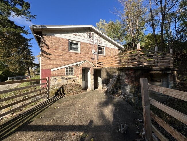 Building Photo - 2740 Buena Vista St