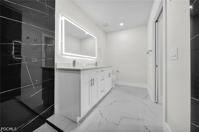 Building Photo - 636 Ladd St