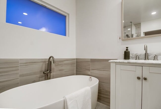 Building Photo - Beautiful Home in the Heart of Point Loma