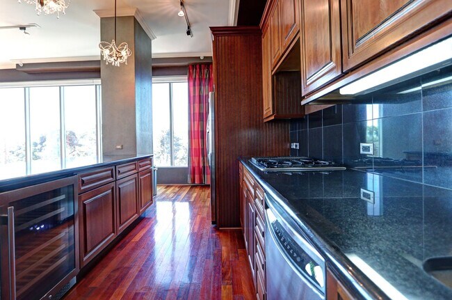 Building Photo - 360 E Desert Inn Rd