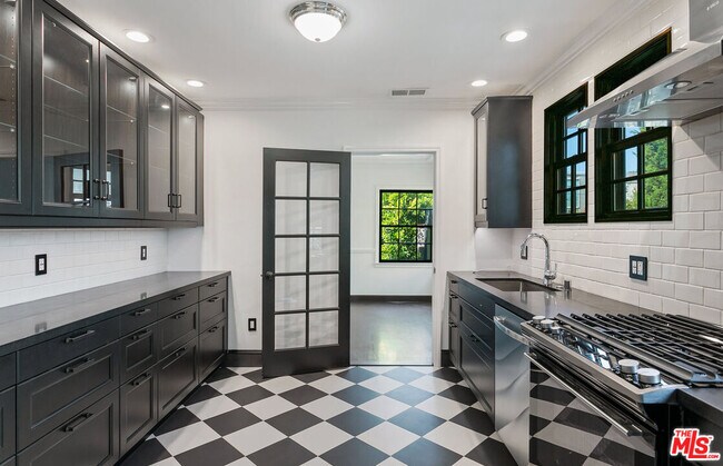 Building Photo - 508 N San Vicente Blvd
