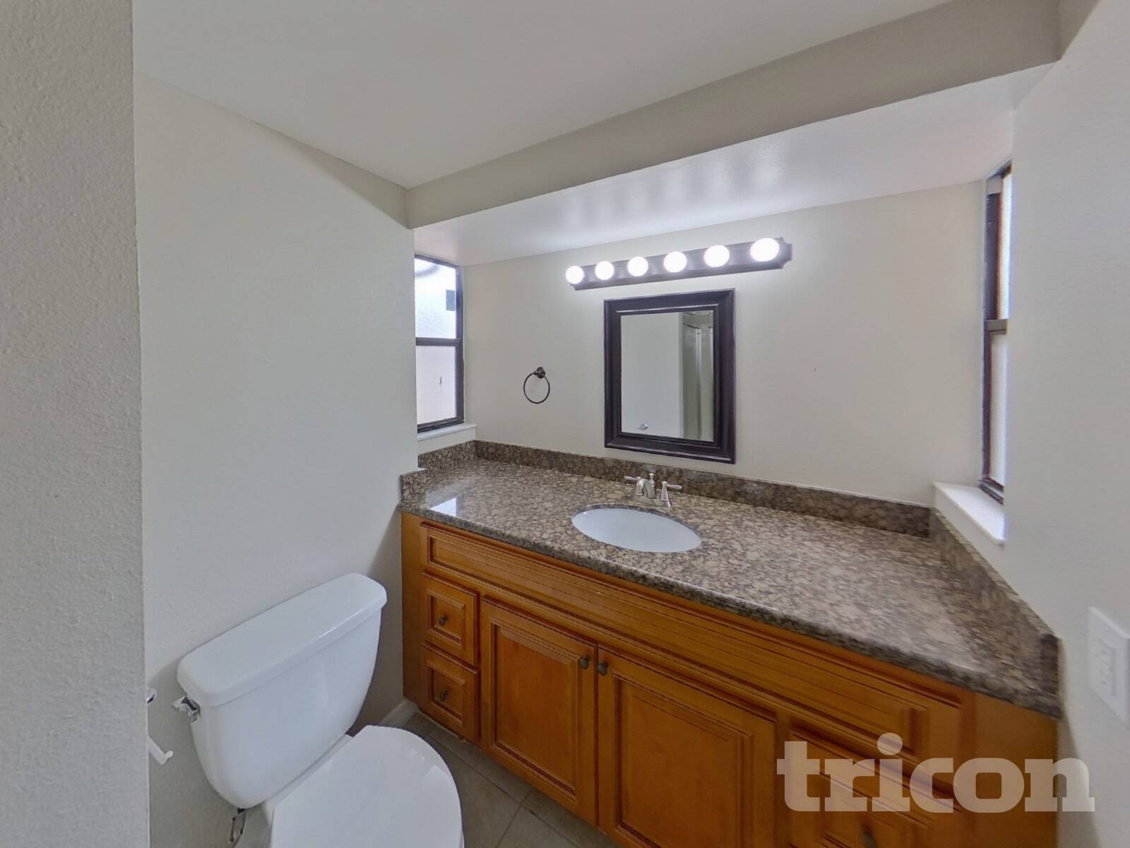 Building Photo - 1314 Oakcrest Dr