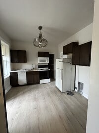 Building Photo - 211 E Main St