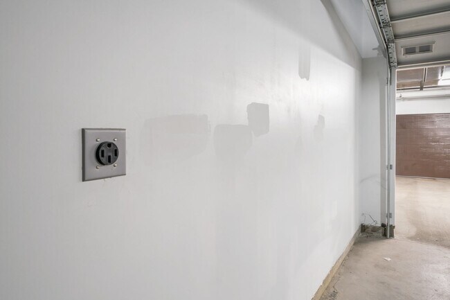 Building Photo - Gorgeous penthouse condo in East Industrial neighborhood – Fremont!