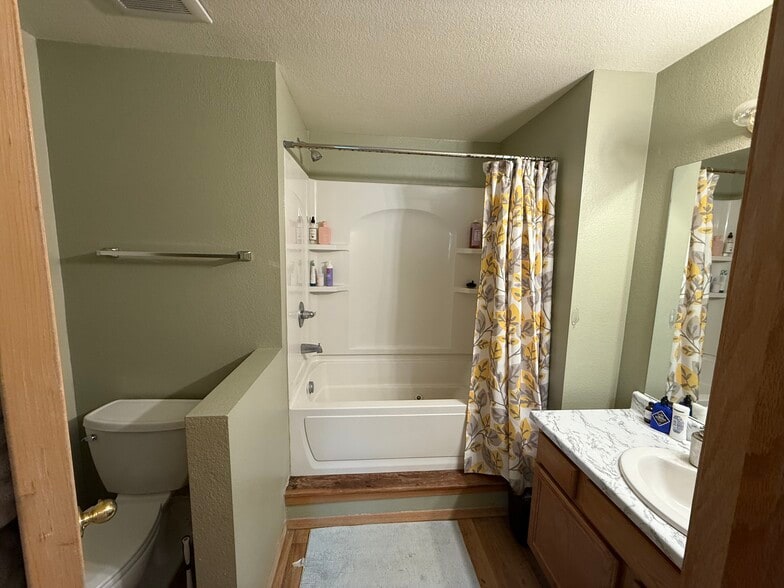 Building Photo - 2990 Shadow Creek Dr