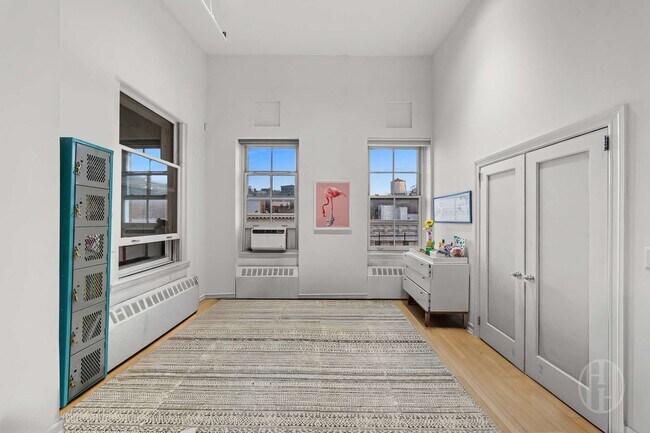 Building Photo - 426 W Broadway