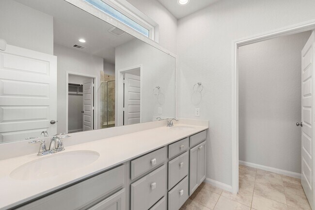 Building Photo - 9914 Brickhouse Dr