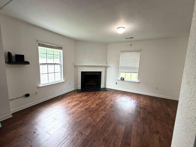 Building Photo - 836 Chariot Way