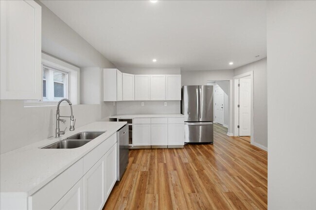 Building Photo - 1138 36th St