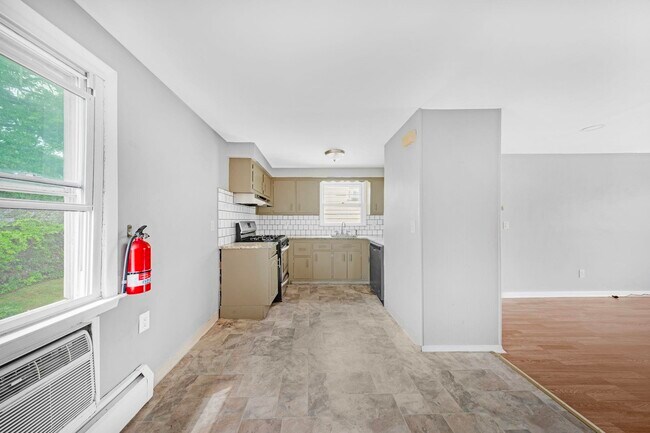 Building Photo - 420 Kipp Ave
