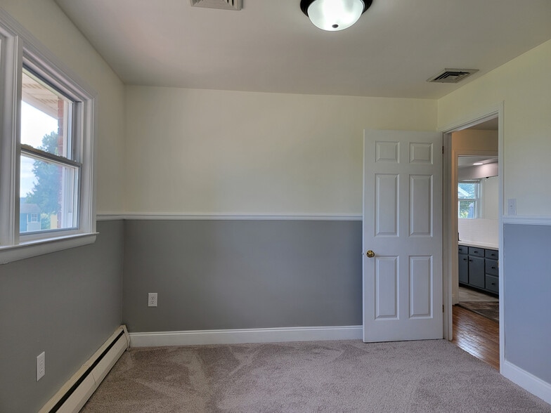 Building Photo - 110 S Ridge Rd