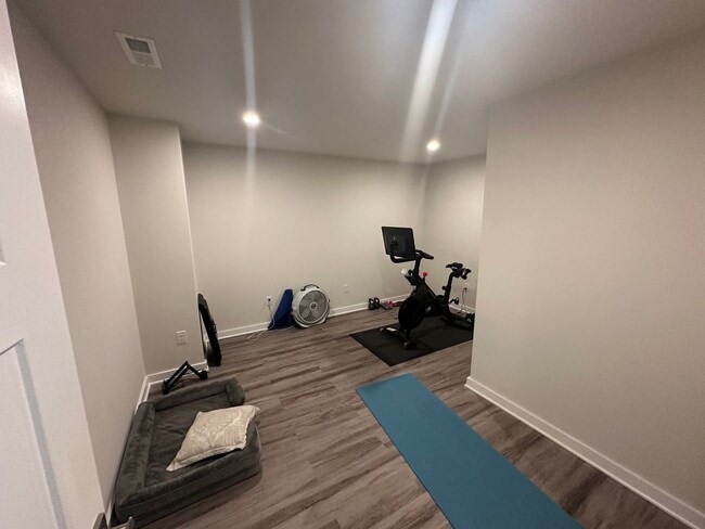 Building Photo - Townhouse in Sunset Glen