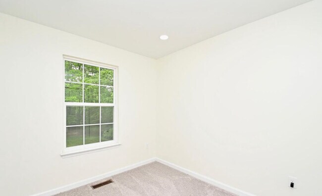 Building Photo - 16501 Accolawn Rd