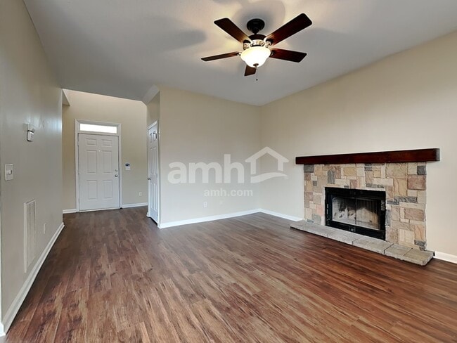 Building Photo - 537 Hanska Way