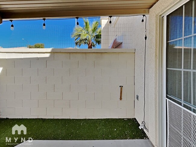 Building Photo - 8042 Laurena Ave