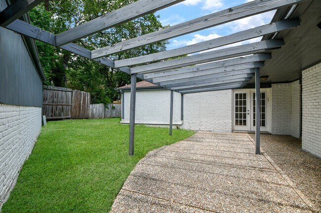 Building Photo - 11906 Pepperdine Ln