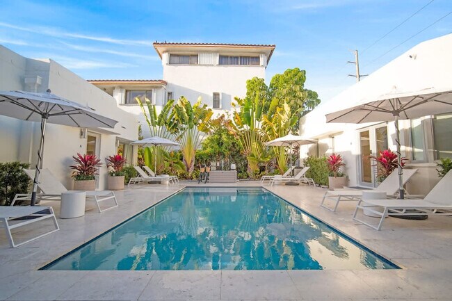 Building Photo - 8109 Harding Ave