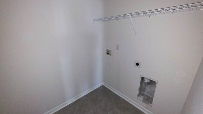 Building Photo - 3565 Bells Lk Cir