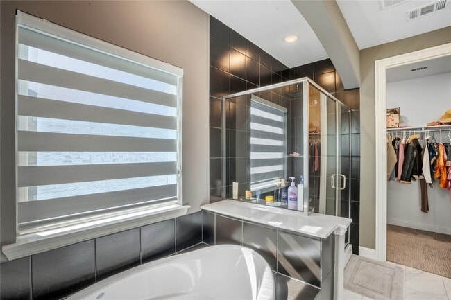 Building Photo - 4424 English Maple Dr