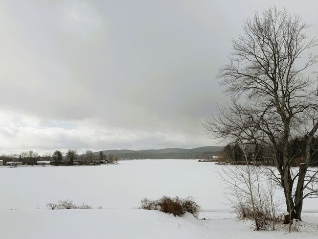 Building Photo - Lakeside Living 2 Bedroom Available NOW