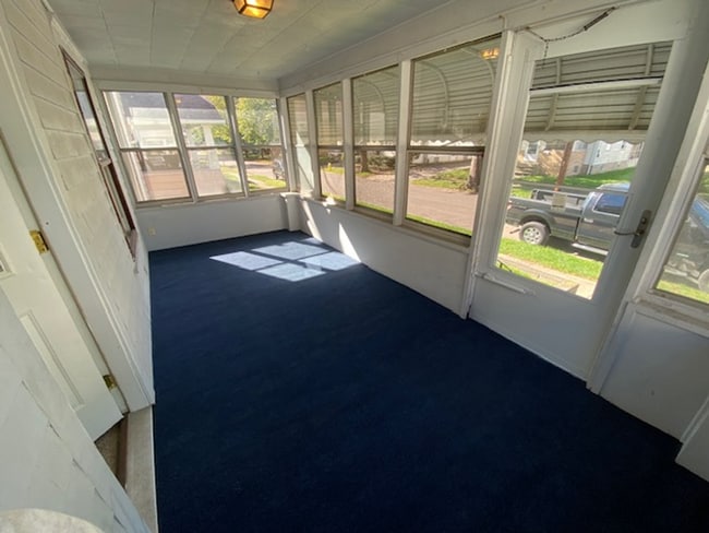 Building Photo - Charming 3BR with Main-Level Suite, Garage...