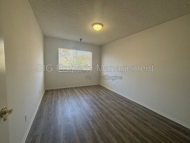Building Photo - 10241 Commerce Ave