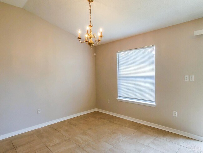 Building Photo - 615 Batten Blvd