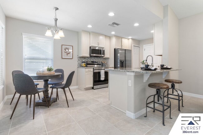 Building Photo - 10 Wildwood Pl