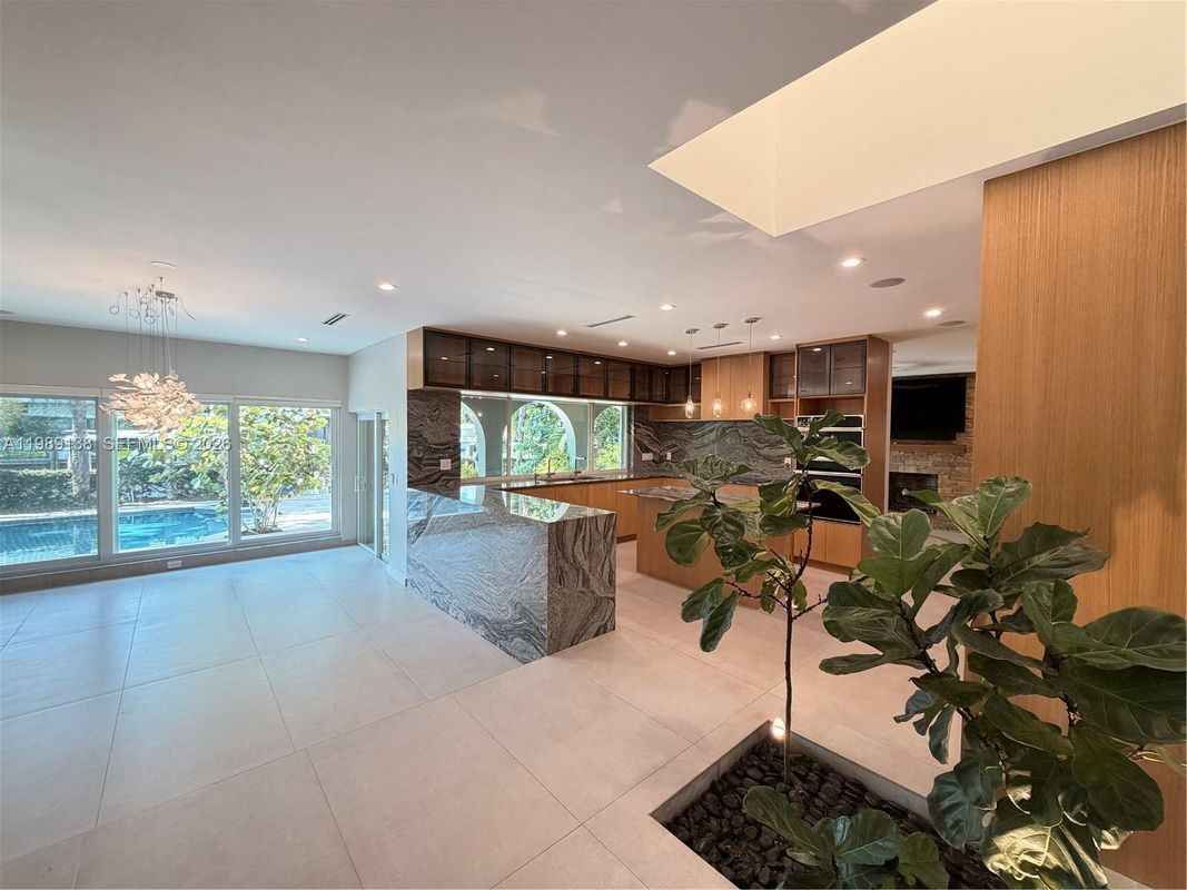 Building Photo - 3200 NE 165th St