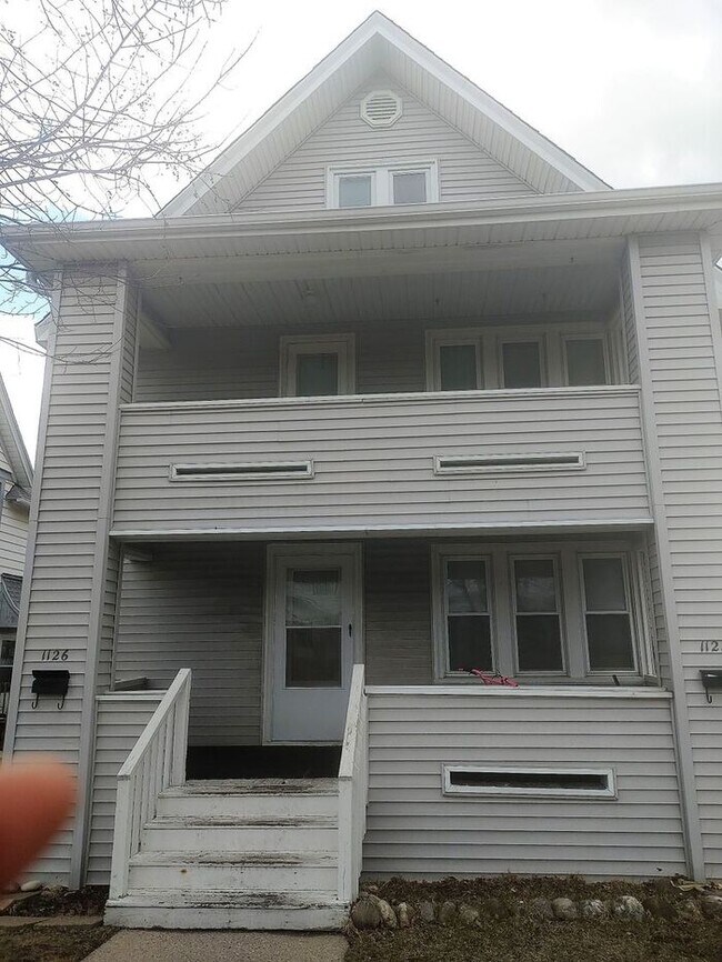 Primary Photo - West Allis Upper Duplex