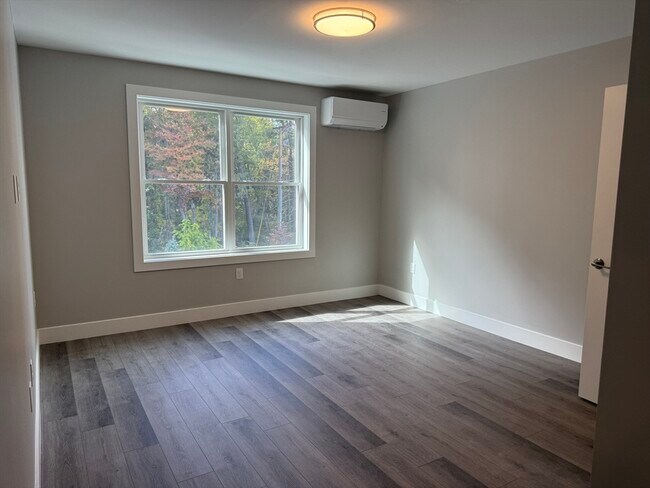 Building Photo - 251 Sladen St