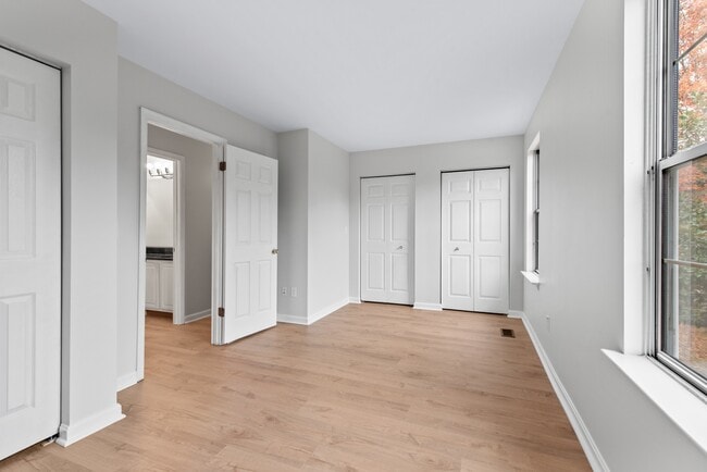 Building Photo - 20 White Pine Ct