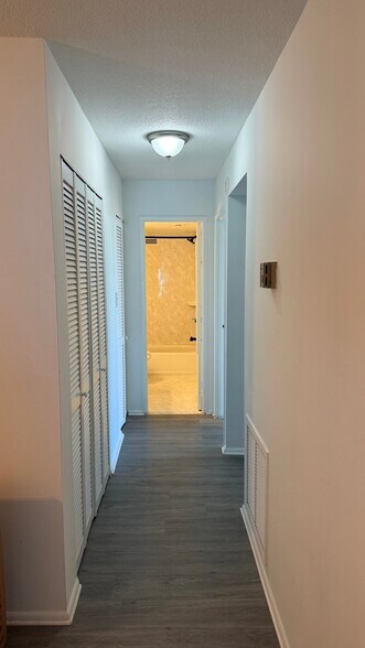 Building Photo - 4600 S Four Mile Run Dr