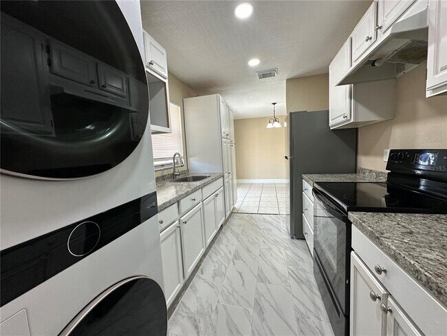 Building Photo - 27 W Country Cove Way