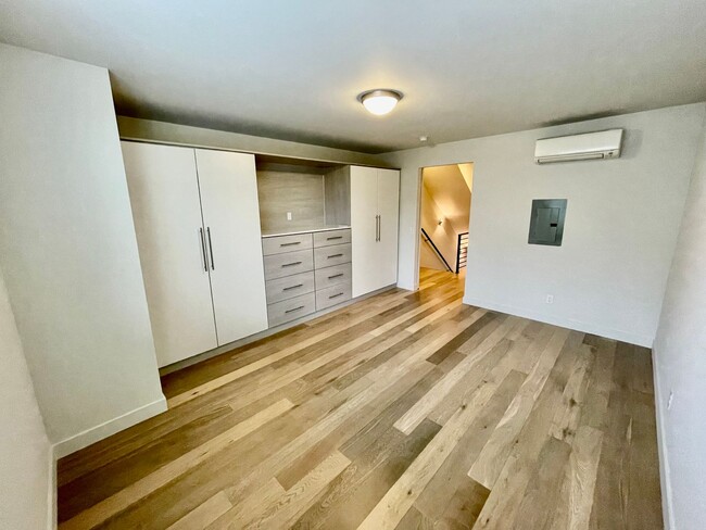 Building Photo - Exceptional Fremont Townhome - Amazing Loc...