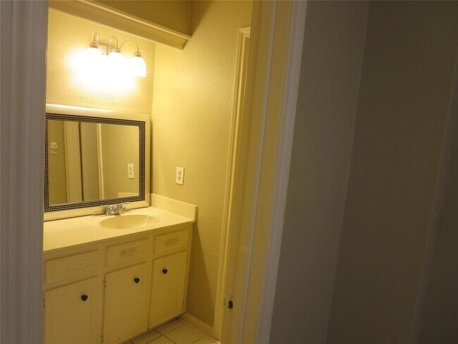 Building Photo - 15715 Gilbertyn Dr