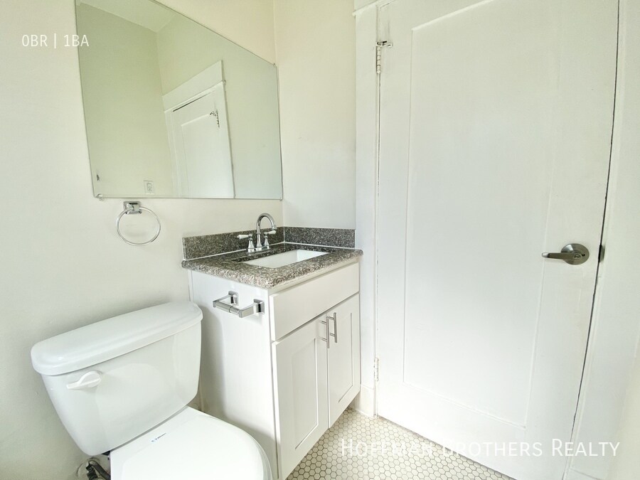 Building Photo - 563 Heliotrope Dr