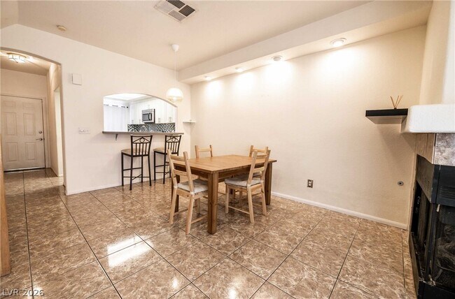 Building Photo - 363 Seine Way