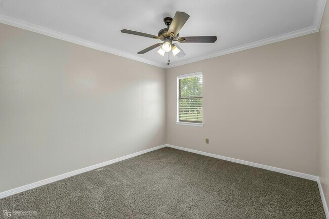 Building Photo - 10133 Saratoga Dr