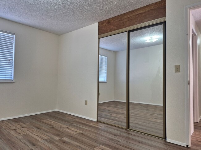 Building Photo - Upgraded 2 Bedroom Duplex Walking Distance...