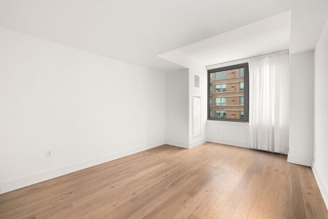 Building Photo - 9 Ave At Port Imperial