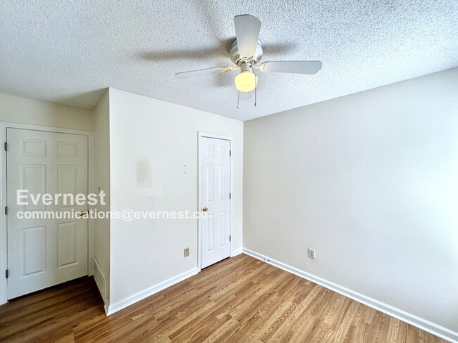 Building Photo - 9299 Grove Manor Dr