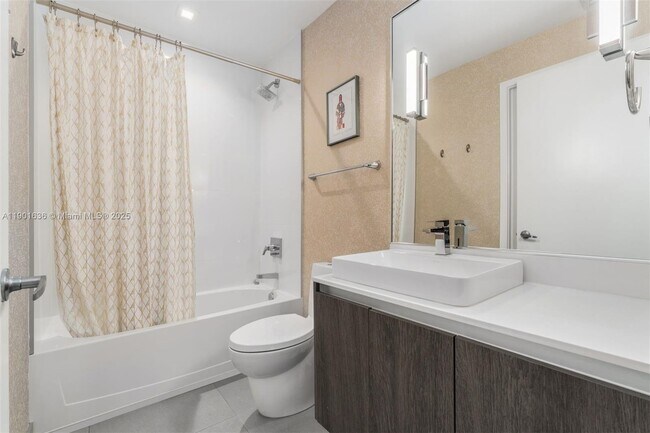 Building Photo - 455 NE 39th St