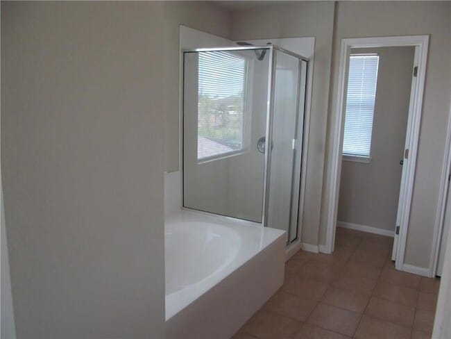 Building Photo - 221 Gainer Dr