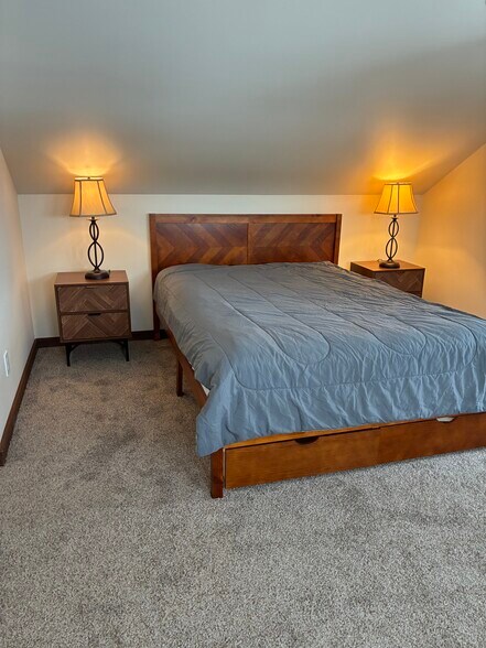 Building Photo - 1630 Round House Rd